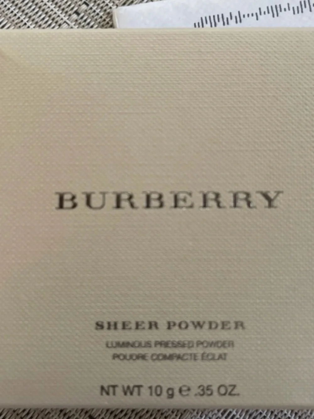 Burberry Sheer Powder Luminous Pressed Powder in Porcelain No. 02